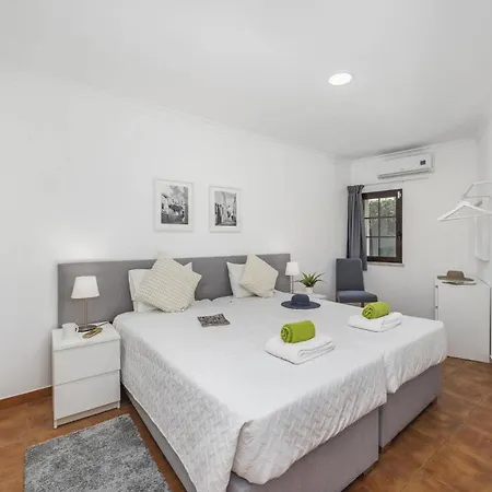 Maralinda By * 阿尔布费拉